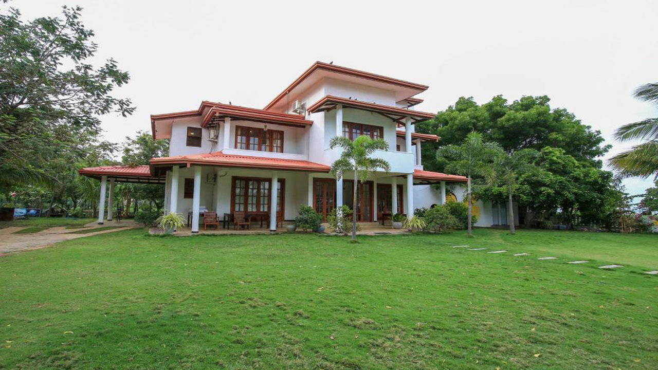 فندق باي بيتش، ترينكومالي