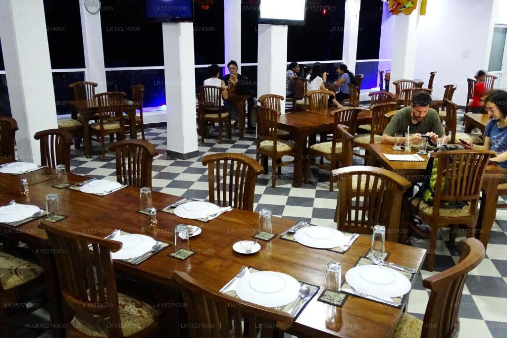 فندق كاندي سوبريم، كاندي