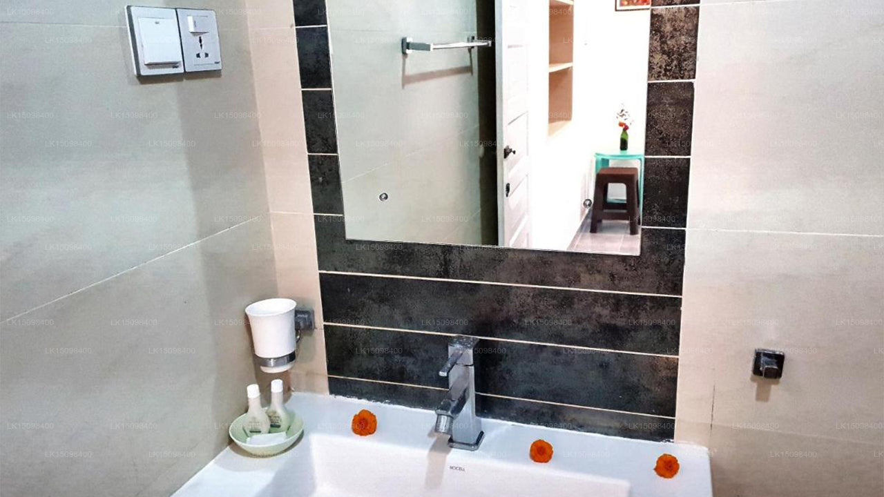 Neela's Guest House & Beach Restaurant, Hikkaduwa