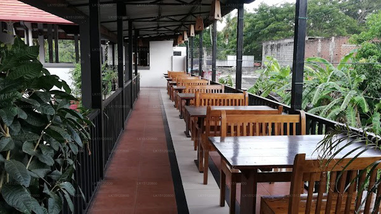 Triangle Hotel, Anuradapura