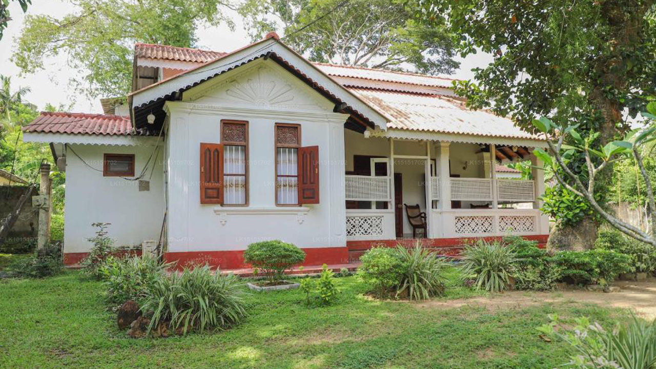 Ilamparuma Hotel, Weligama