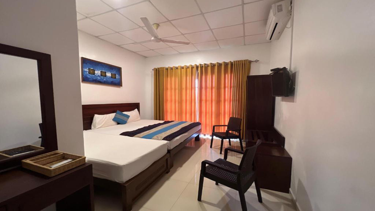 فندق باي بيتش، ترينكومالي