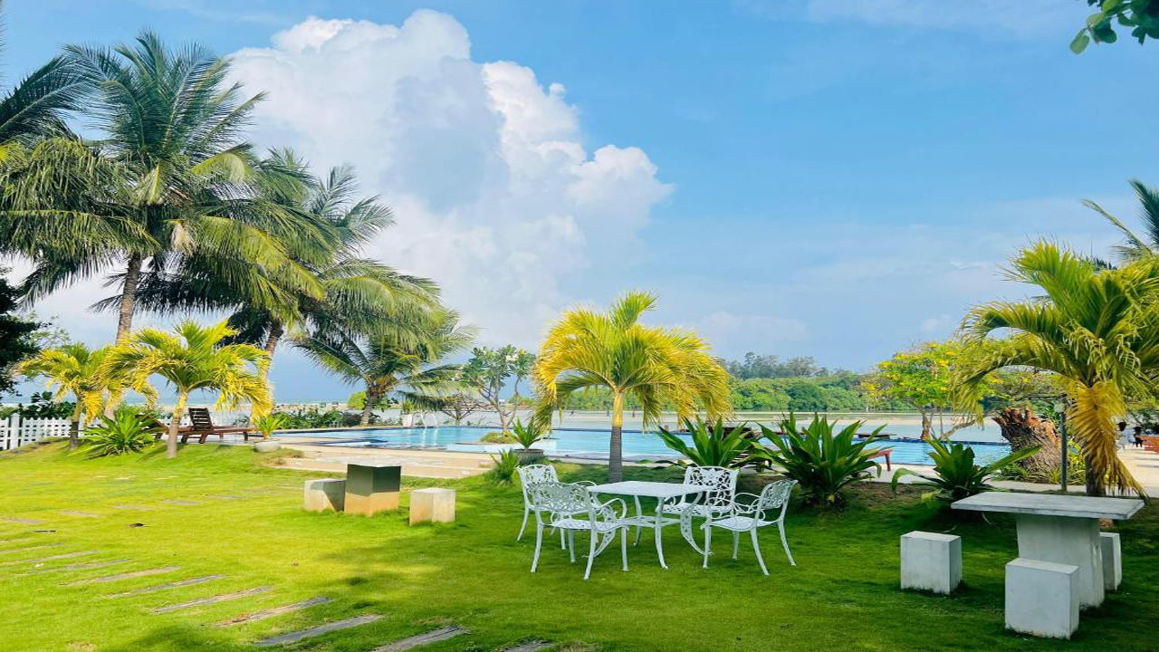 فندق باي بيتش، ترينكومالي