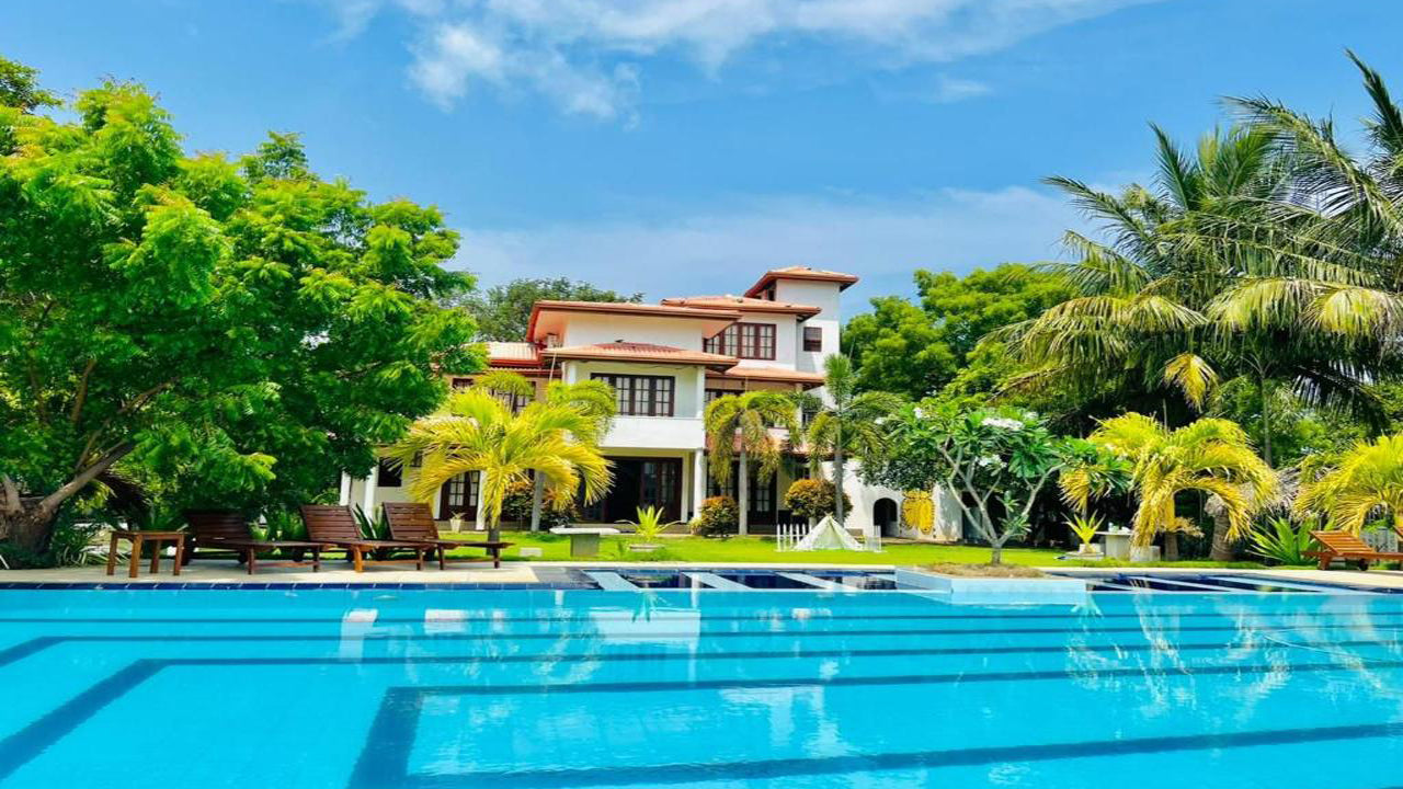 فندق باي بيتش، ترينكومالي