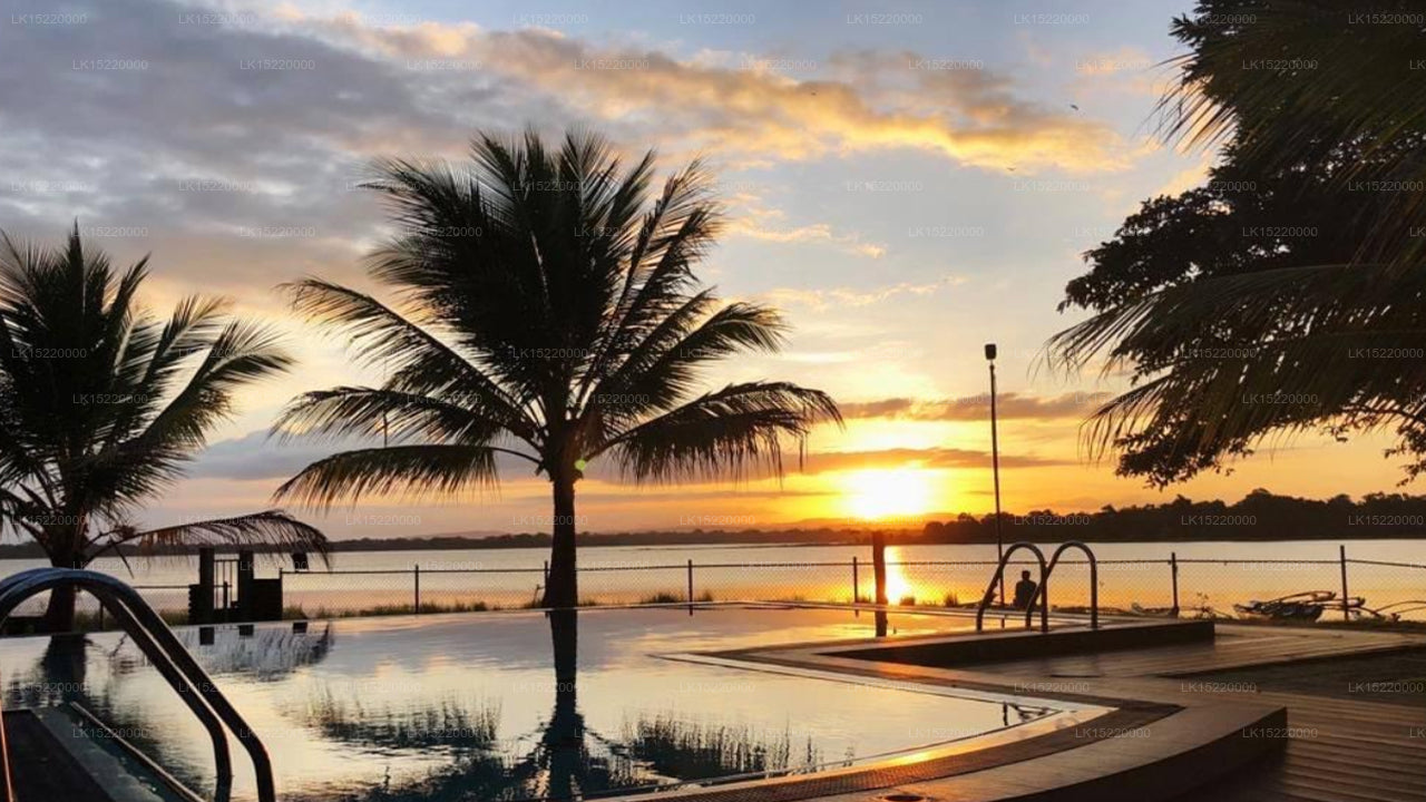 فندق ليك بارك، بولوناروا