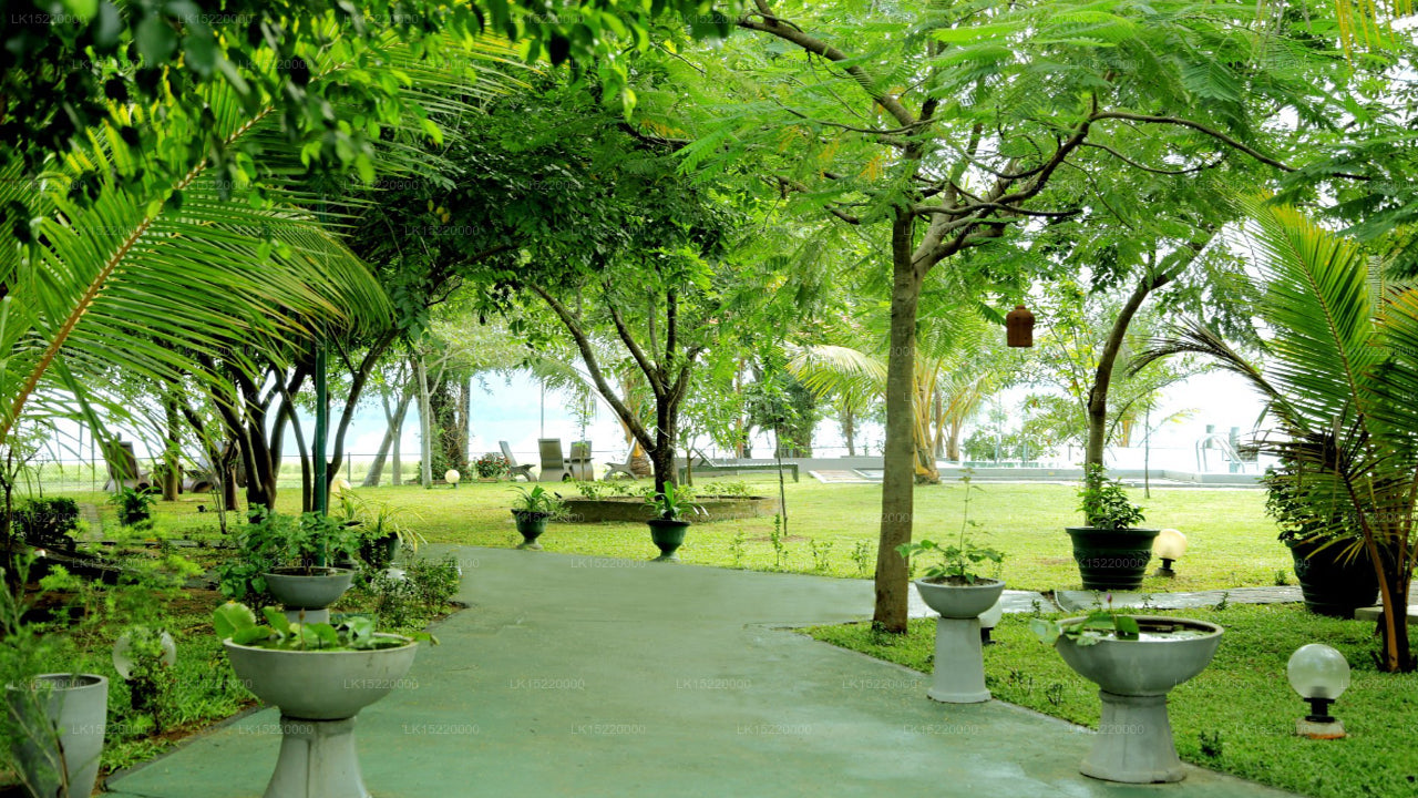 فندق ليك بارك، بولوناروا