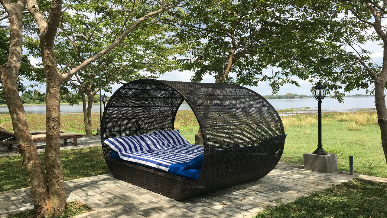 فندق ليك بارك، بولوناروا