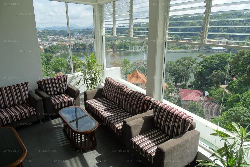 فندق كاندي سوبريم، كاندي