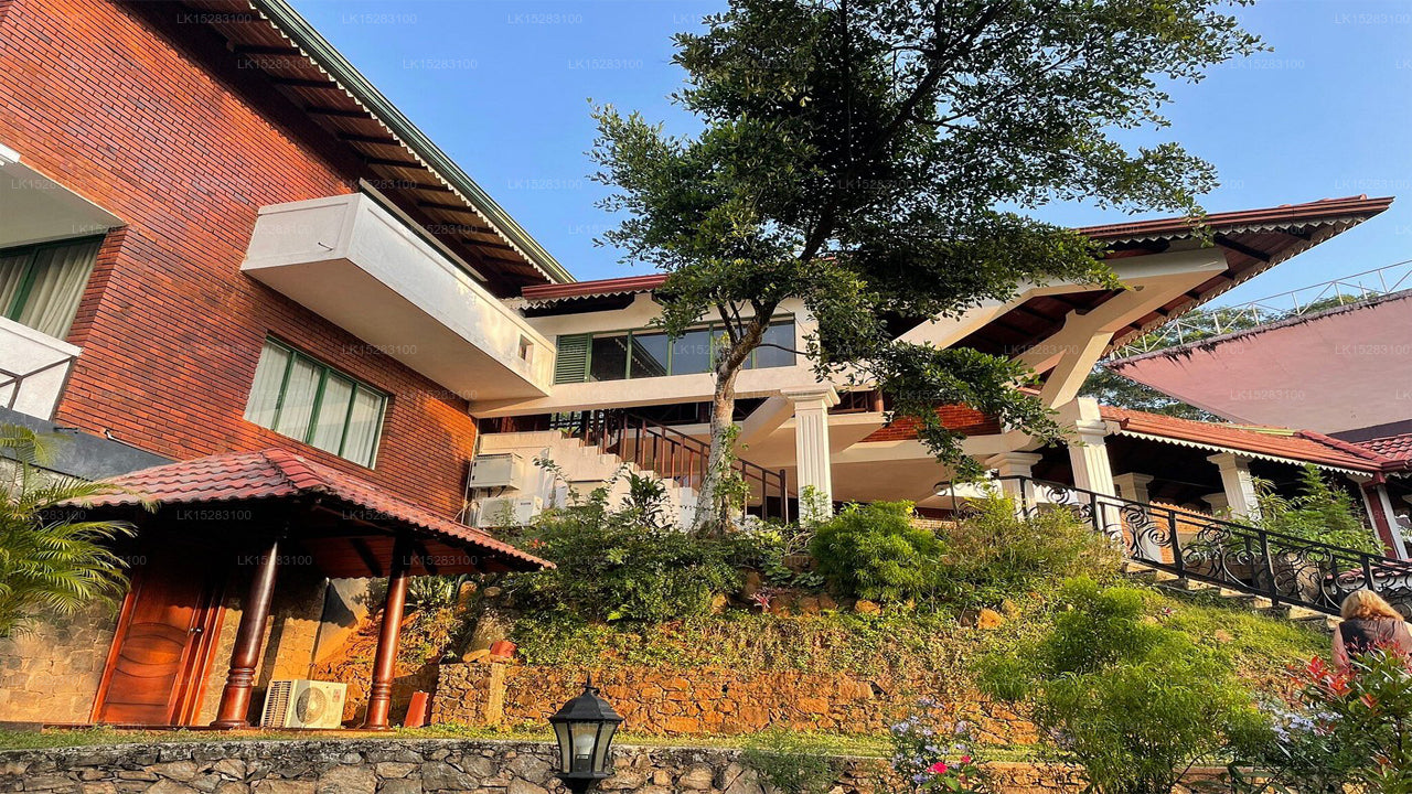Homes Bungalow by Tree of Life, Kandy
