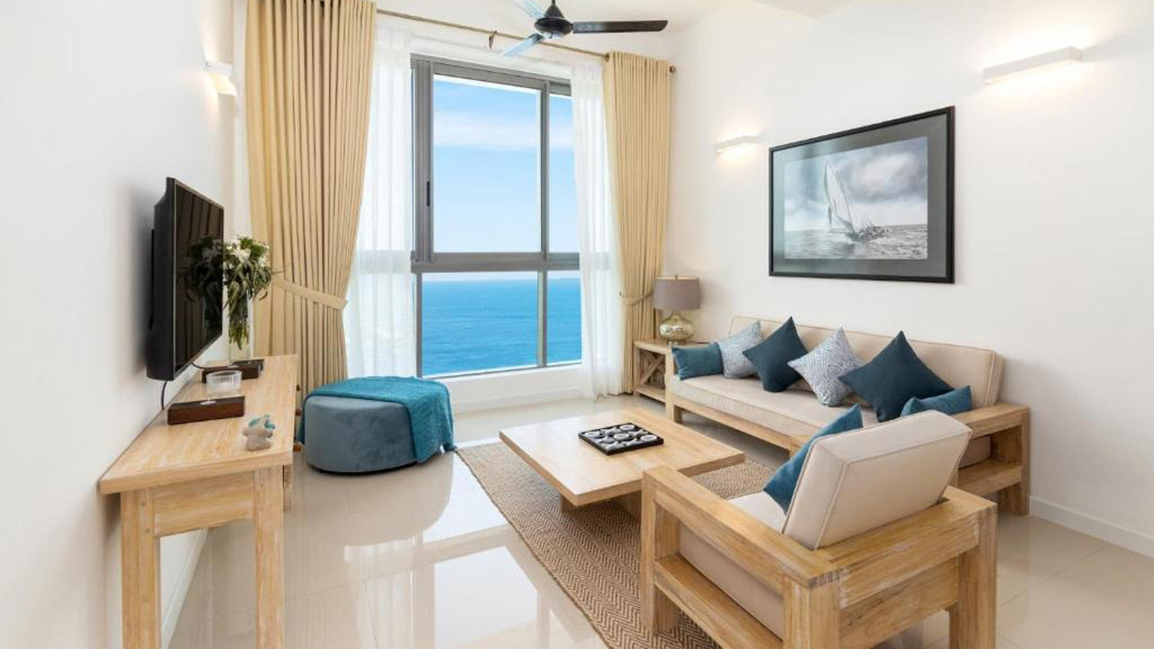Oceanfront Condo by the Beach, Galle