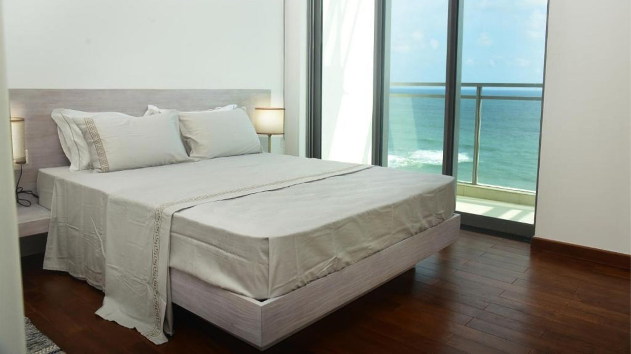 Oceanfront Condo by the Beach, Galle