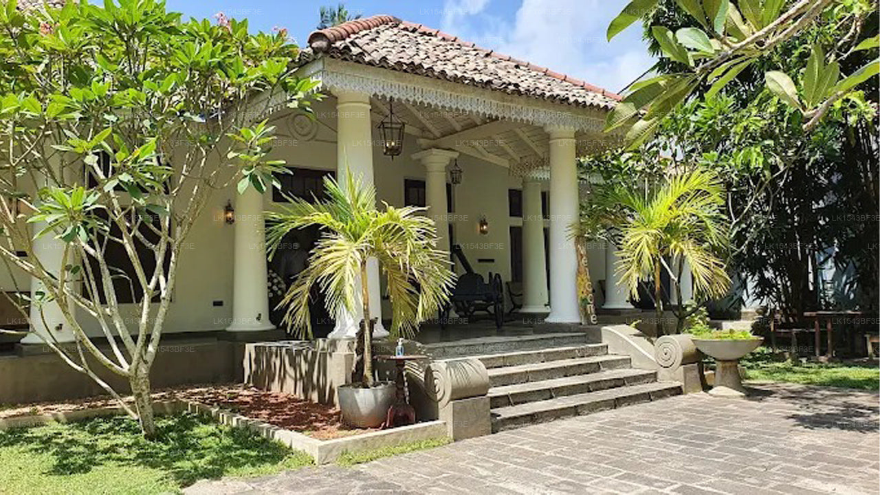 Pinipahana Walauwa Resort, Matara