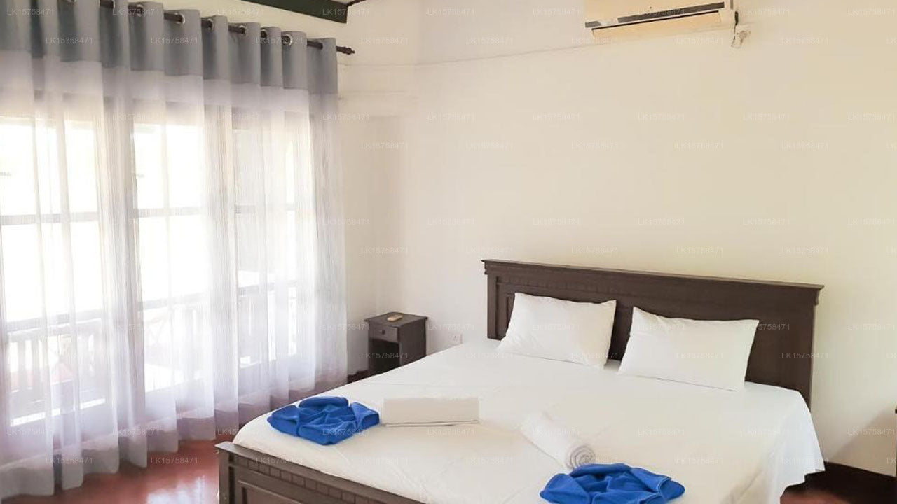 Bliss Bay at the rock, Nilaveli