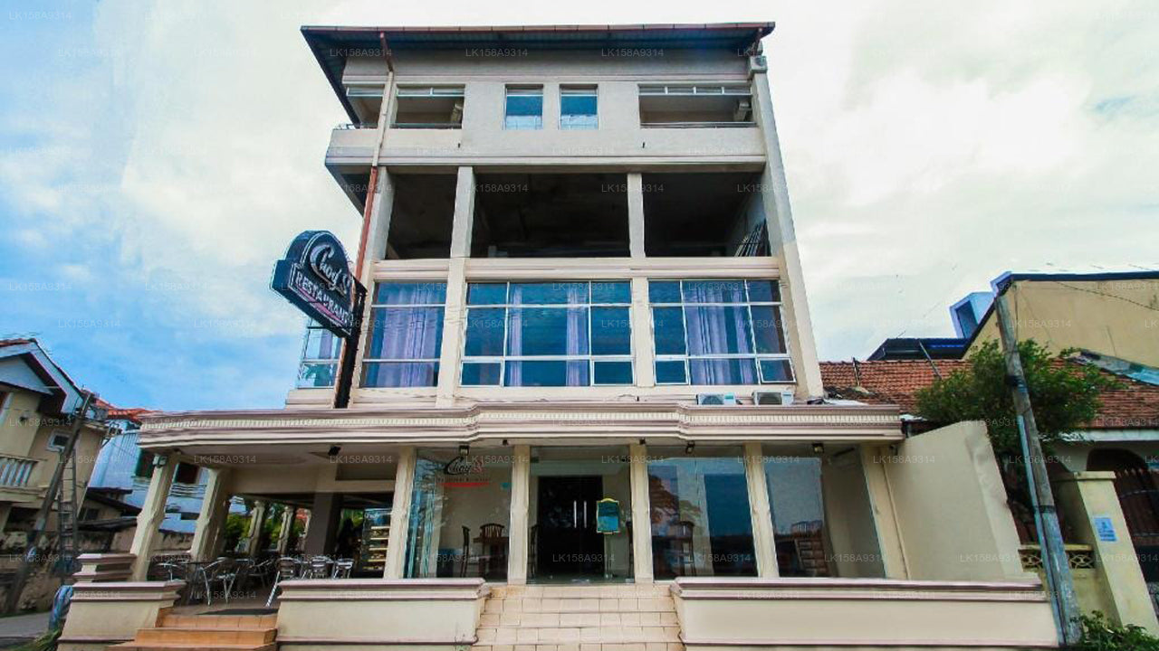 OYO 317 Choy's Waterfront Residence, Negombo