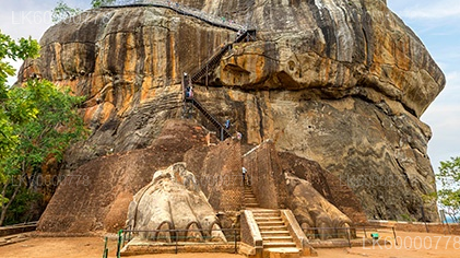 Private Tour from Trincomalee to Negombo with Sightseeing Stops