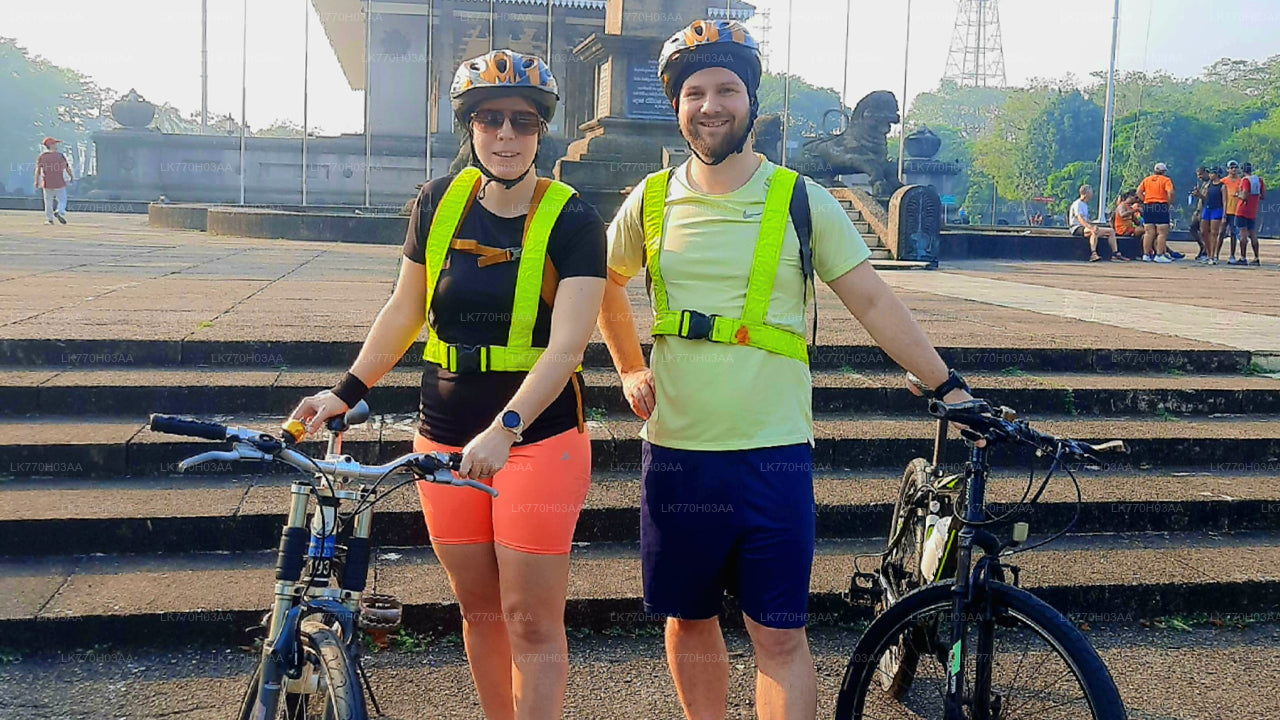 Colombo City Highlights by Bicycle